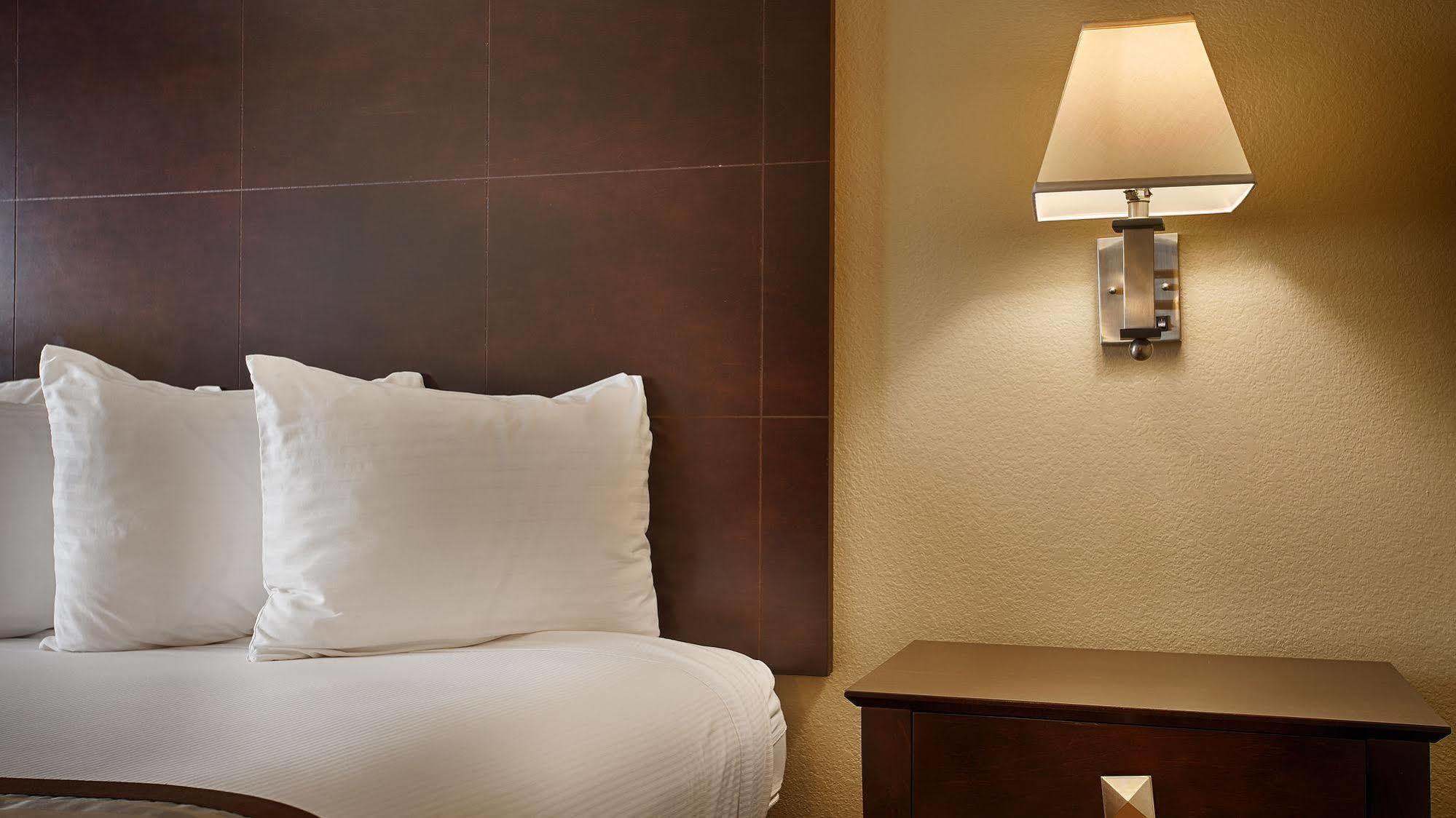 Best Western Plus Rancho Cordova Inn Bagian luar foto